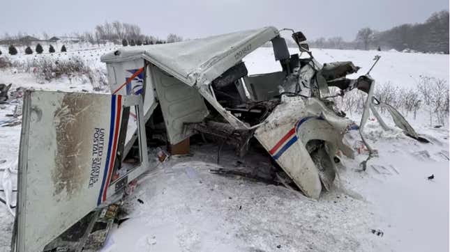 Image for article titled USPS Driver Survives Head-On Collision With Semi Truck