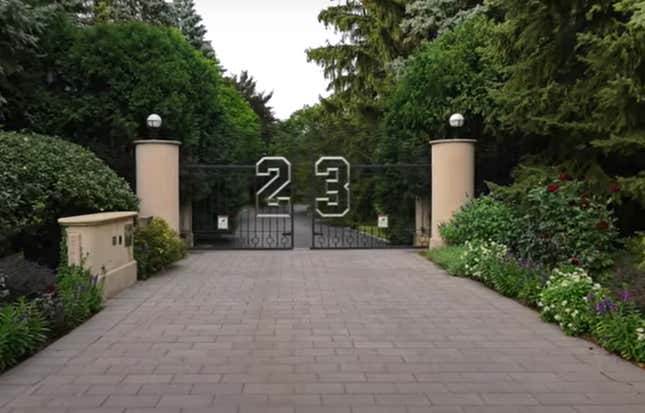 Image for article titled Inside Michael Jordan’s Chicago Mansion He Finally Sold...After 12 years