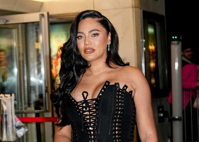 Image de l'article intitulé Le voyage stressant d’Ayesha Curry à Paris, la finaliste de Miss Afrique du Sud abandonne, le président par intérim de la FAMU est arrivé avec toute la fumée, 5 révélations choquantes du procès d’Ajike Owens et autres nouvelles