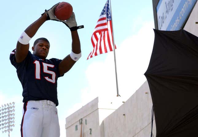 Image for article titled Julius Peppers, Antonio Gates, and the 15 Finalists for the 2024 Hall of Fame