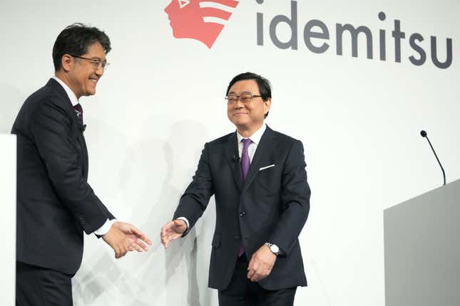 Toyota Motor Corp. CEO Koji Sato, left, and Idemitsu Kosan Co. President and CEO Shunichi Kito shake hands before their news conference in Tokyo, Thursday, Oct. 12, 2023. Japan&#39;s top automaker Toyota agreed Thursday to work with Idemitsu, a major Japanese oil company, on technology for the mass production of solid-state batteries that promise to be a key component in electric vehicles. (AP Photo/Hiro Komae)