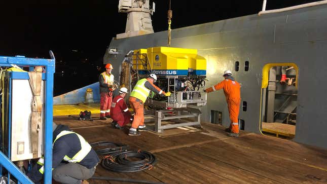 The Odysseus being prepared to dive