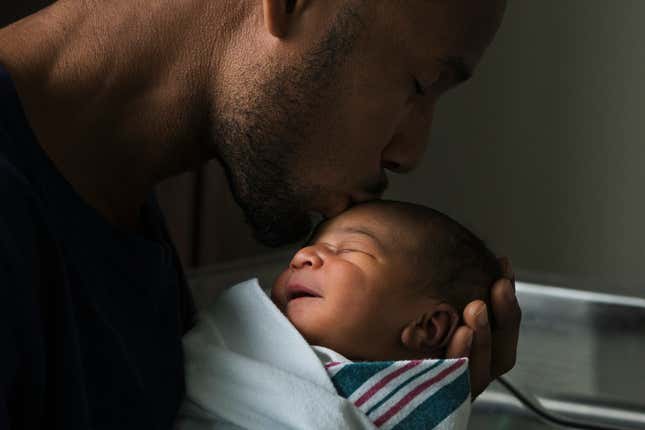 Image de l'article intitulé « Sanaa ? » et « Ezra ? » 14&amp;#xa0;prédictions de prénoms de bébés noirs les plus populaires en 2025