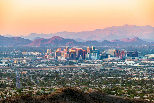 El horizonte de Phoenix a la luz del día