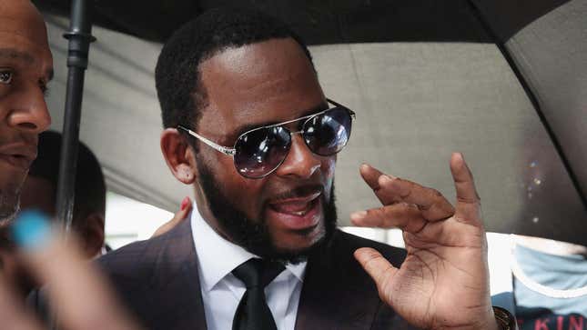 R. Kelly leaves the Leighton Criminal Courts Building following a hearing on June 26, 2019 in Chicago, Ill.