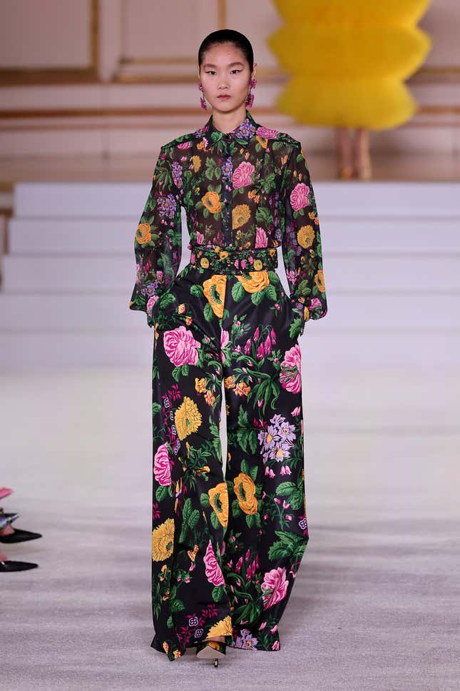Image for article titled New York Fashion Week 2023: Animals, Insects, and So Many Fucking Flowers