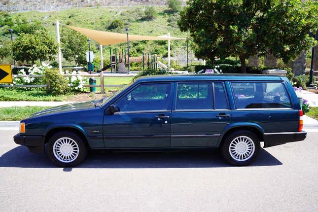 Image for article titled At $9,900, Is This 1994 Volvo 940 Turbo Wagon a Sweet Swede?