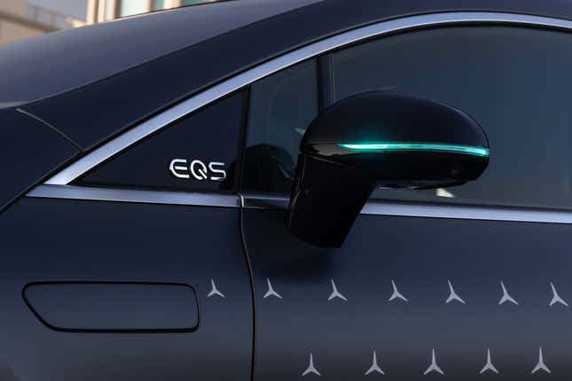 Turquoise marker lights on a Mercedes-Benz EQS mirror