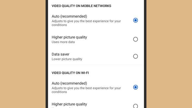 Możesz wybrać jakość wideo w sieciach komórkowych i Wi-Fi.