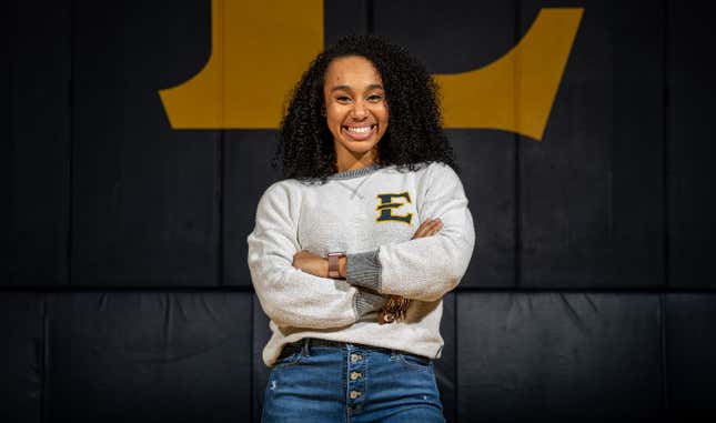 Image for article titled The Super Bowl Just Got Blacker: Autumn Lockwood Becomes First Black Woman To Coach In Playoff Game