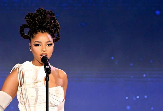 Image for article titled Even More, Ways Chloe and Halle Bailey&#39;s Locs Were Styled