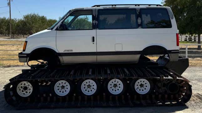 Image for article titled Buying This Astro Van Tank From Vladimir On Facebook Marketplace Is A Certified Good Idea