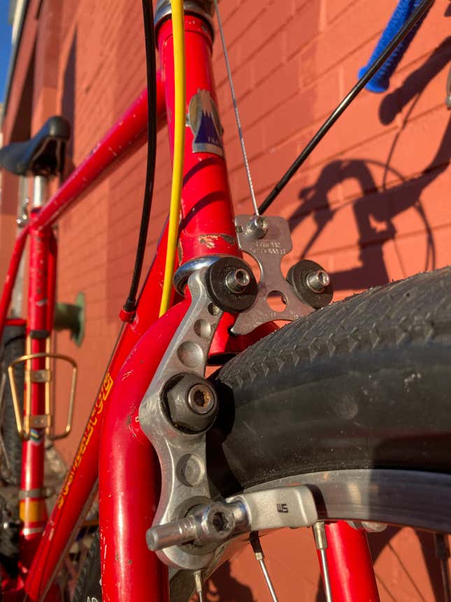 Image for article titled I Am Dumping Money Into A Trash Bike Because It Has The Weirdest, Coolest Brakes I've Ever Seen