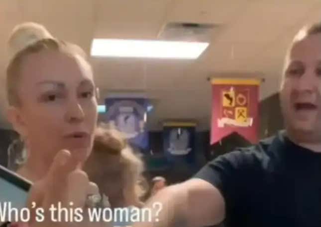 Image for article titled 20 Real-Life Karens Who Ruined Someone&#39;s Day...Or Worse