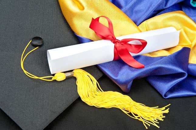 Image for article titled Black Student Honored With Valedictorian Title 38 Years After Being Snubbed