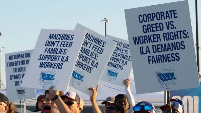 Carteles de piquete de los trabajadores del muelle