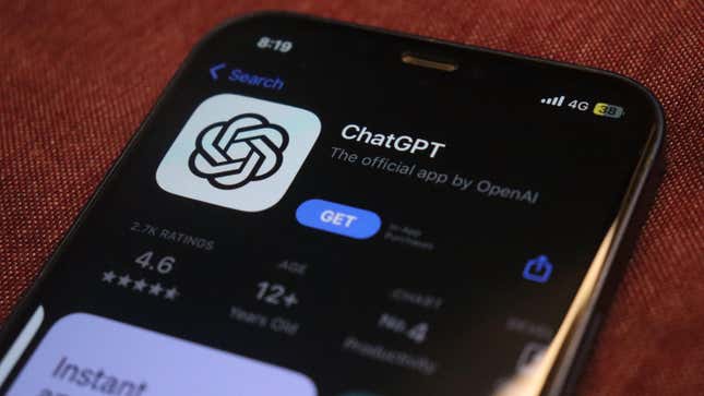 صفحة تطبيق ChatGPT على شاشة الأيفون من خلال متجر التطبيقات.