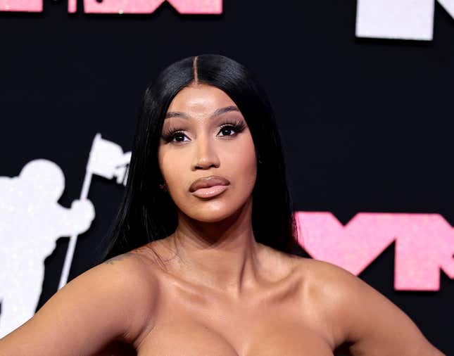 Image for article titled Cardi B Clarifies Troubling Message That Had Fans Worried for Her Safety