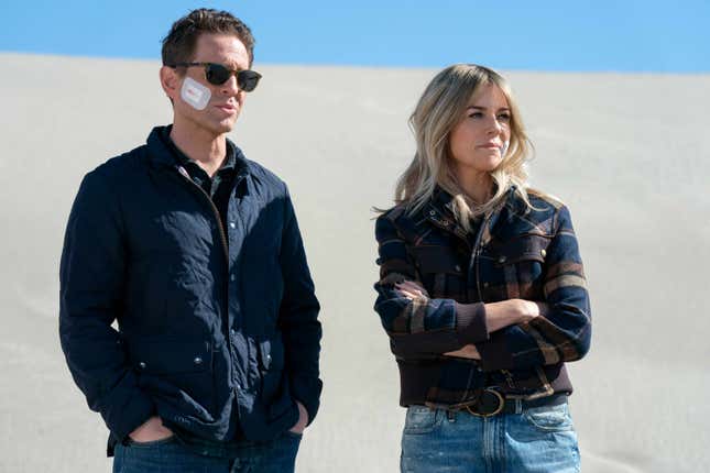 Glenn Howerton as Dennis, Kaitlin Olson as Sweet Dee 