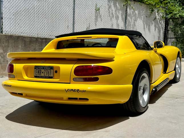 Image for article titled At $42,000, Could This 1994 Dodge Viper RT/10 Get You To Bite?