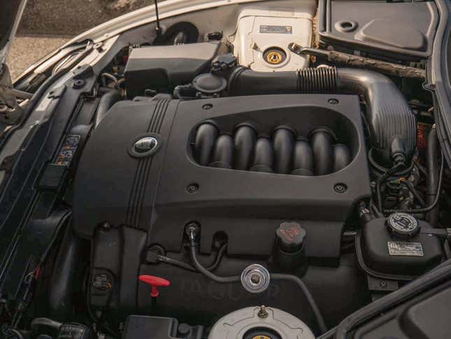 Image for article titled At $15,000, Is This 2005 Jaguar XK8 a Superb Deal?