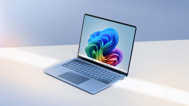 سيكون جهاز Surface Laptop القادم أحد أجهزة الكمبيوتر الأولى التي تحتوي على ميزة الاستدعاء افتراضيًا.