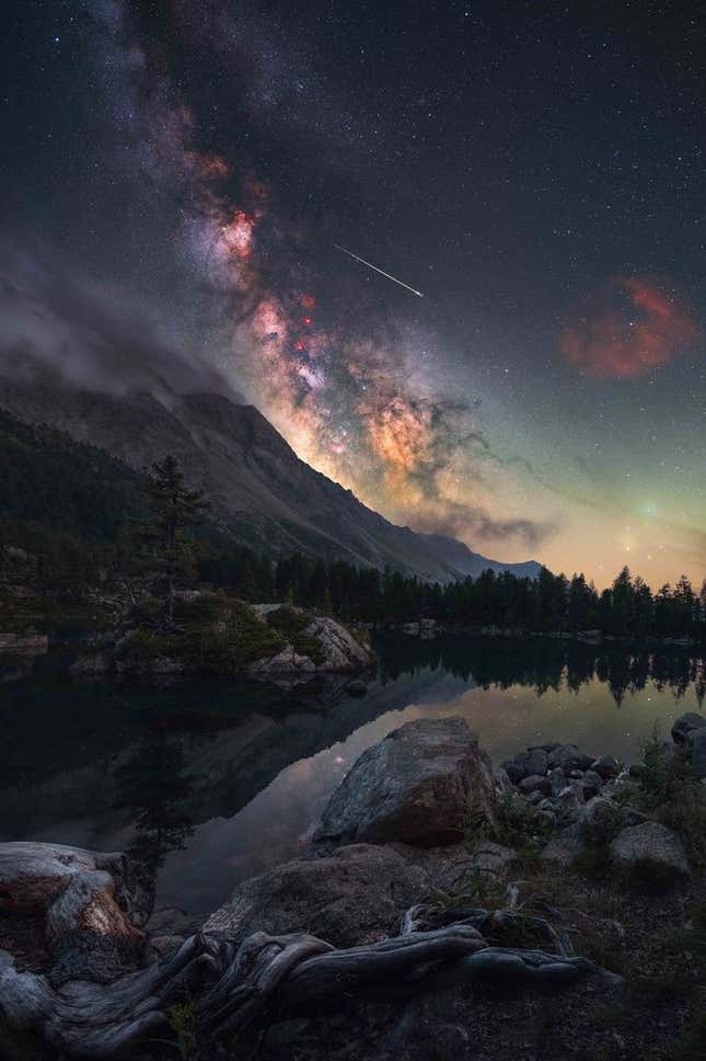 Image for article titled 25 Jaw Dropping Photos of the Milky Way Taken From Around the World