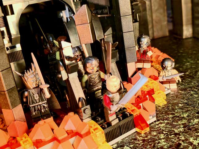 Image for article titled Lego's Lord of the Rings Barad-Dûr Set Is Just About Worthy of a Dark Lord