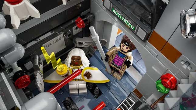 A screenshot shows the X-Men Lego set. 