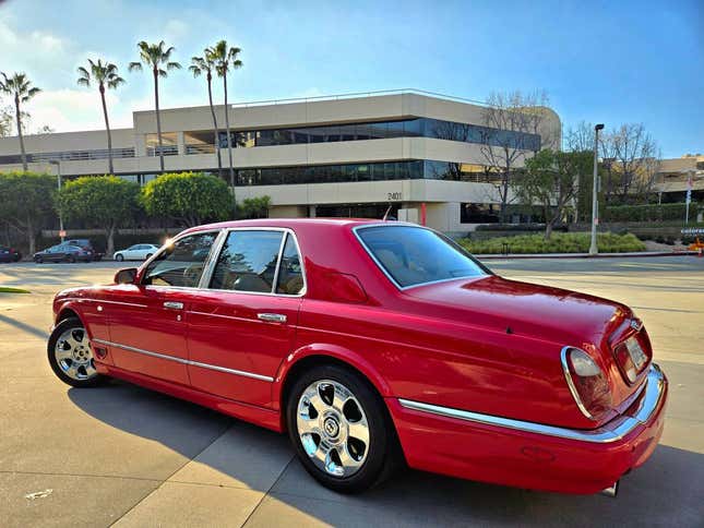 Image for article titled At $29,999, Is This 2000 Bentley Arnage T Red Label An Exclusive Bargain?