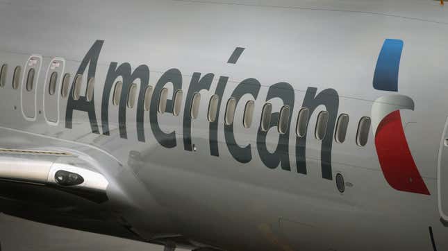 business new tamfitronics An American Airlines plane