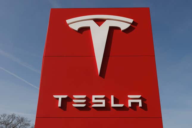 Image for article titled Tesla keeps hitting robotaxi roadblocks