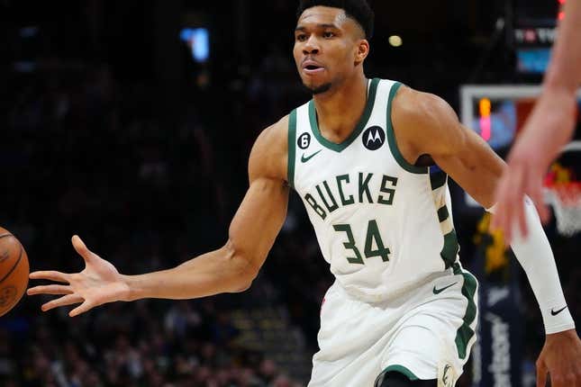 Photo Of Giannis Antetokounmpo Is Going Viral