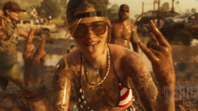 Una mujer está de fiesta en la playa. 