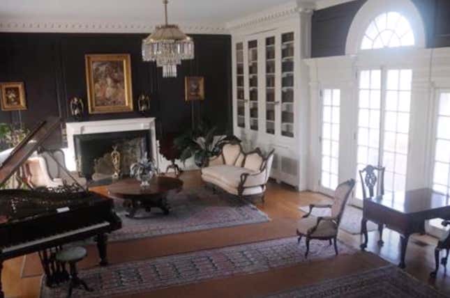 Image for article titled Take a Peek Inside America&#39;s Most Notorious Southern Plantation Mansions