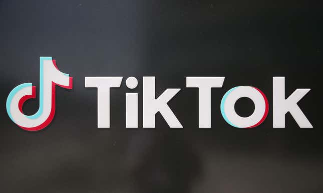 Le logo de TikTok est affiché à l’extérieur d’un bureau TikTok à Culver City, en Californie. 