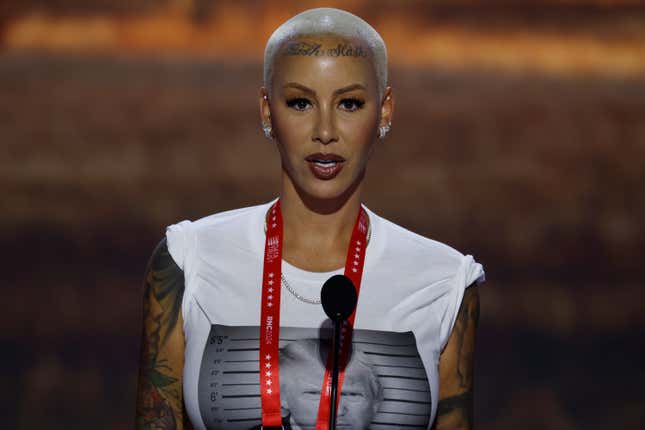 Image for article titled WATCH: Internet and BET React to Unearthed Clip Of Amber Rose and Joseline Hernandez College Hill Fight