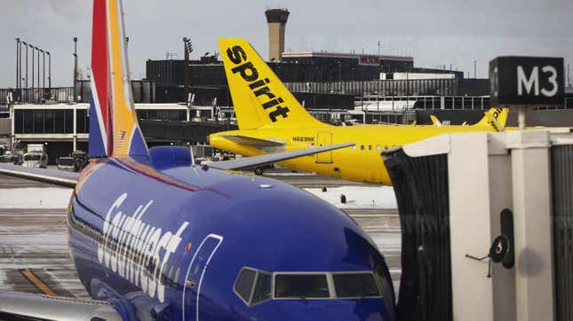 Un avion de Southwest Airlines et un avion de Spirit Airlines