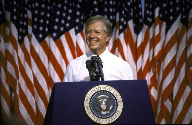 Imagen para el artículo titulado Espera... ¿Conocías esta historia que involucra a Jimmy Carter y un arma nuclear?