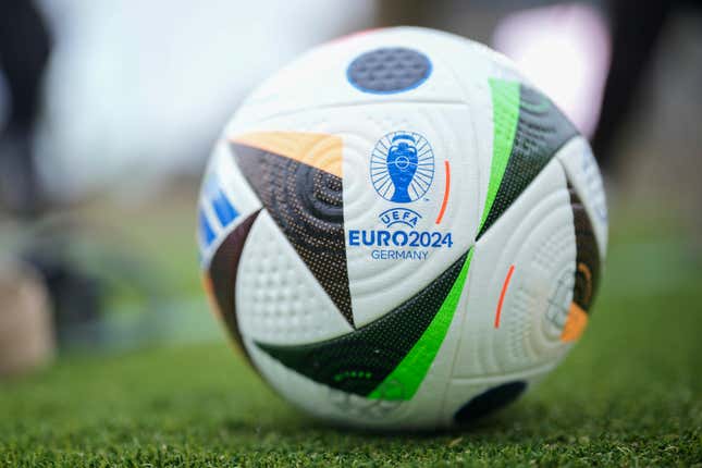 Adidas uefa euro 2016 best sale official match soccer ball