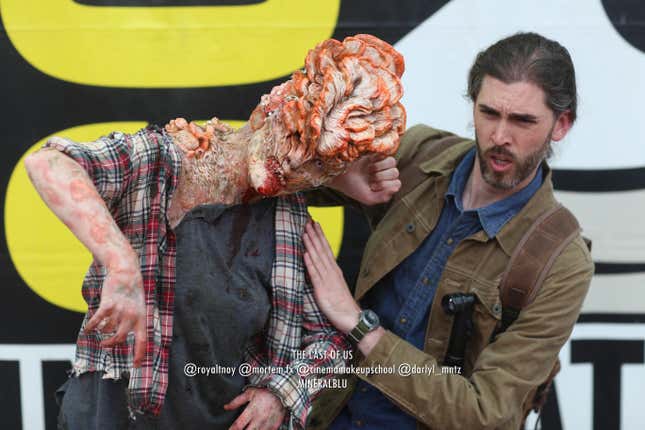 A Clicker and Joel cosplay face off at San Diego Comic Con.