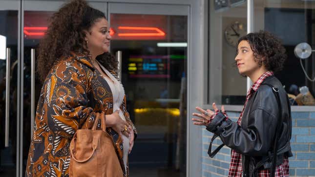Michelle and Ilana Glazer in Babes