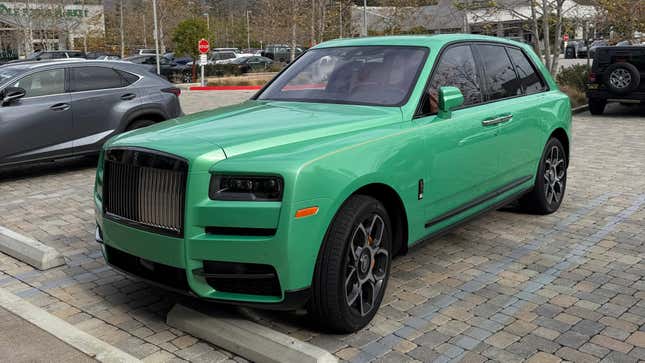 Front 3/4 view of a green Rolls-Royce Cullinan Black Badge