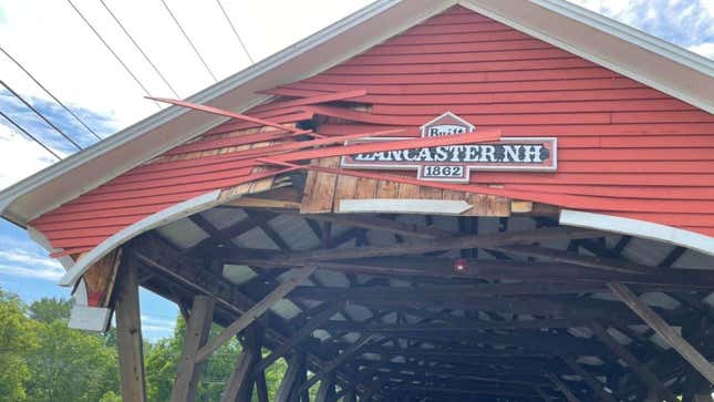 Image for article titled People Won&#39;t Stop Smashing Into Lancaster, NH&#39;s Adorable Covered Bridge