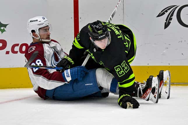 Avalanche score 6 straight goals to knock off Stars