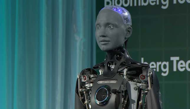 Der humanoide Roboter Ameca von Engineered Arts spricht während des Bloomberg Technology Summit.