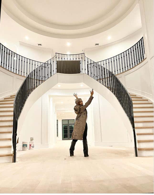 Image for article titled Take a Peek Inside Cardi B&#39;s Impressive Real Estate Portfolio