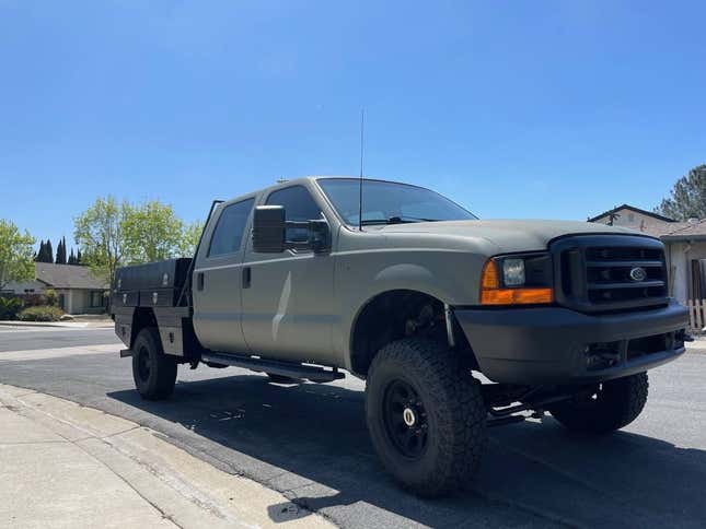 Image for article titled At $70,000, Can You Get Over This 2000 Ford F250 Overlander Combo?