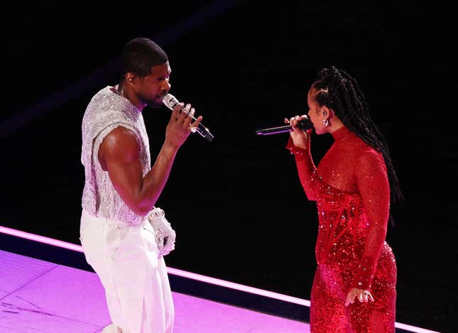 Alicia Keys and Usher perform during the halftime show