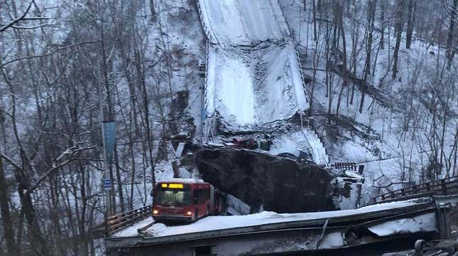 Image for article titled It Sure Looks Like Officials Knew Collapsed Pittsburgh Bridge Was Rusted Out